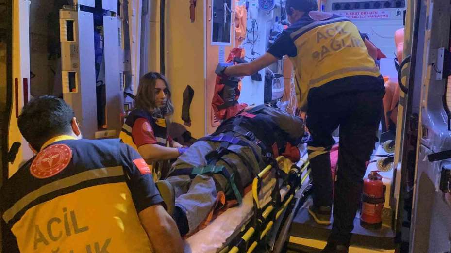 Karaman’da otomobille çarpışan motosikletli kurye yaralandı