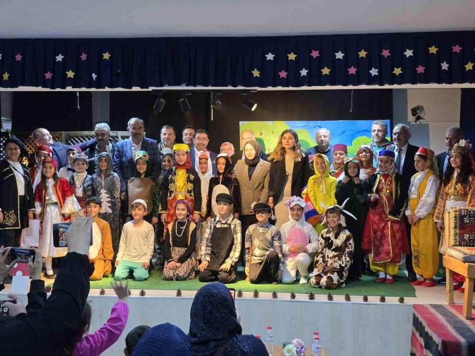 Anadolu masallarını sahnede canlandırdılar