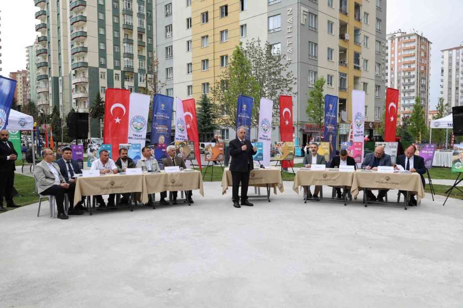 ‘Vatandaş Soruyor Başkan Cevaplıyor’ bu kez 7/24 Kütüphane’de