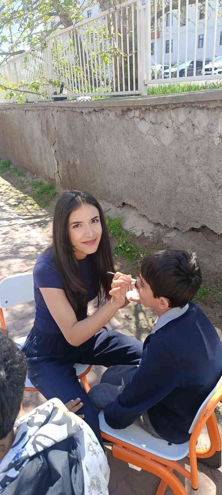 ERÜ’den ‘Bir gün değil, her gün sizinleyiz’ etkinliği