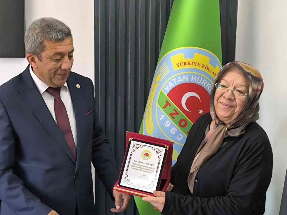 Dünya Çiftçiler Günü’nde genç ve yaşlı çiftçiler ödül aldı