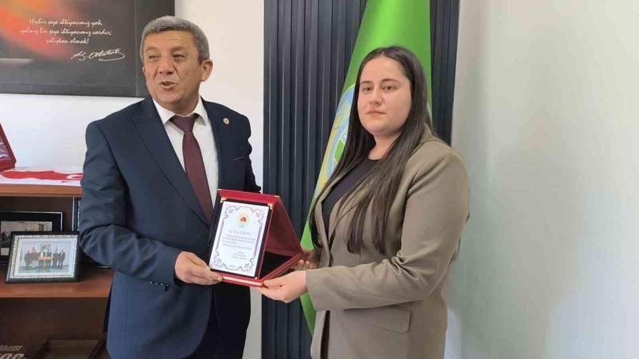 Dünya Çiftçiler Günü’nde genç ve yaşlı çiftçiler ödül aldı