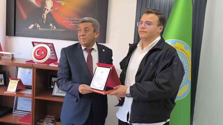 Dünya Çiftçiler Günü’nde genç ve yaşlı çiftçiler ödül aldı