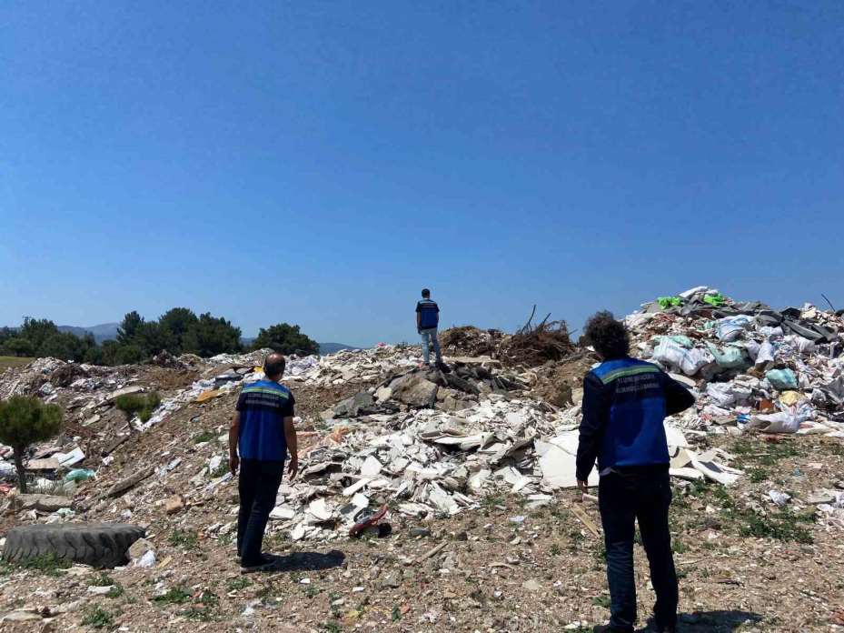 Açık alana atık döken belediyeye 1,8 milyon lira ceza