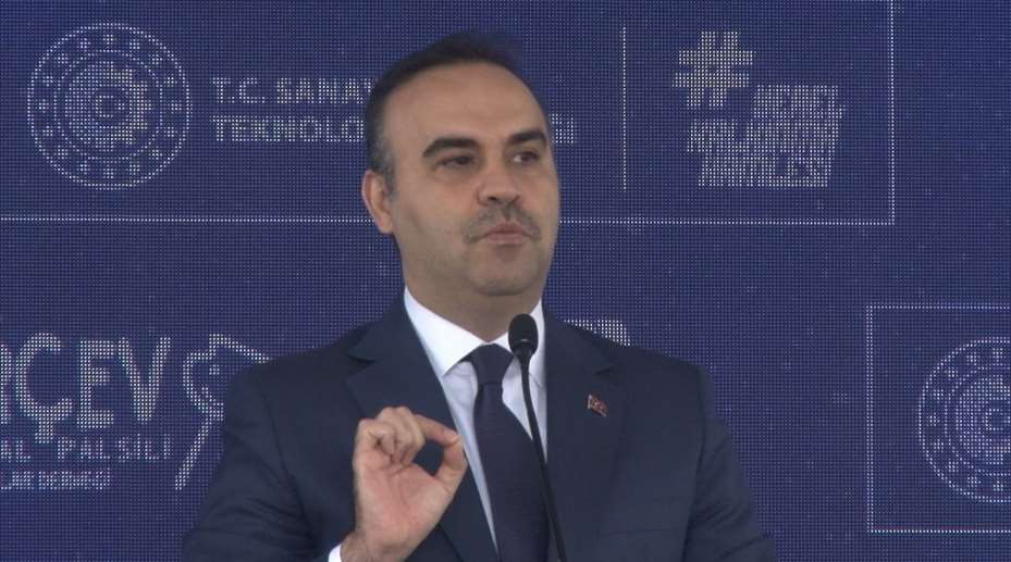 Bakan Kacır: "Ortopedik cihaz üretimine yönelik 643 milyon liralık yatırımı harekete geçirdik"