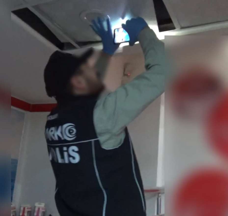 Telefon ve uyuşturucu kaçakçısı telefoncu tutuklandı