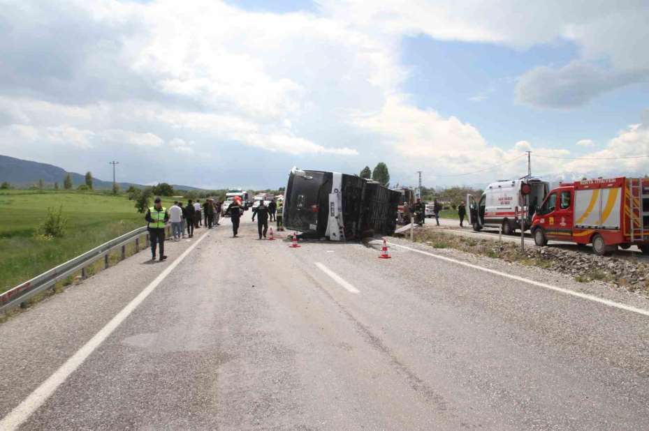 Konya’da yolcu otobüsü devrildi: 13 yaralı