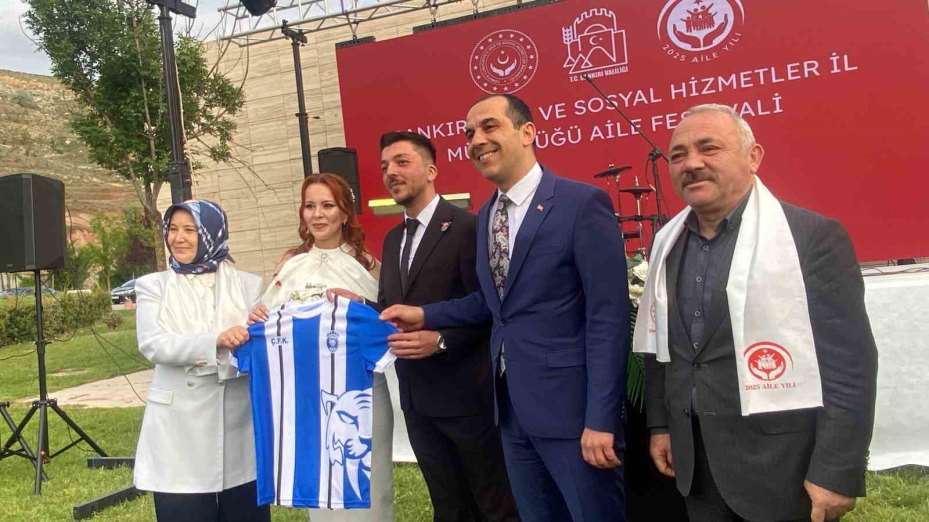 Devlet desteğiyle evlendiler, nikah şahitleri Bakan Yardımcısı Yenigün oldu