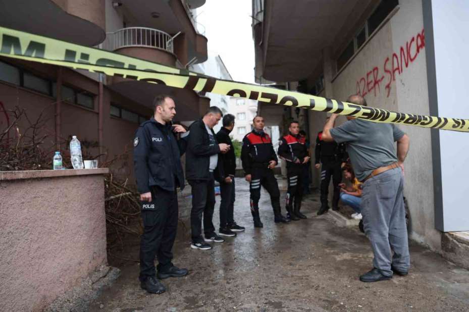 Balkondan düşen kadın hayatını kaybetti
