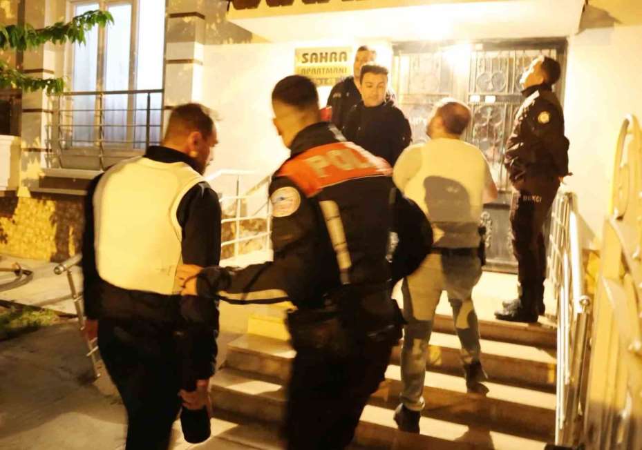 Oyuncak tabancayla polisi alarma geçirdi