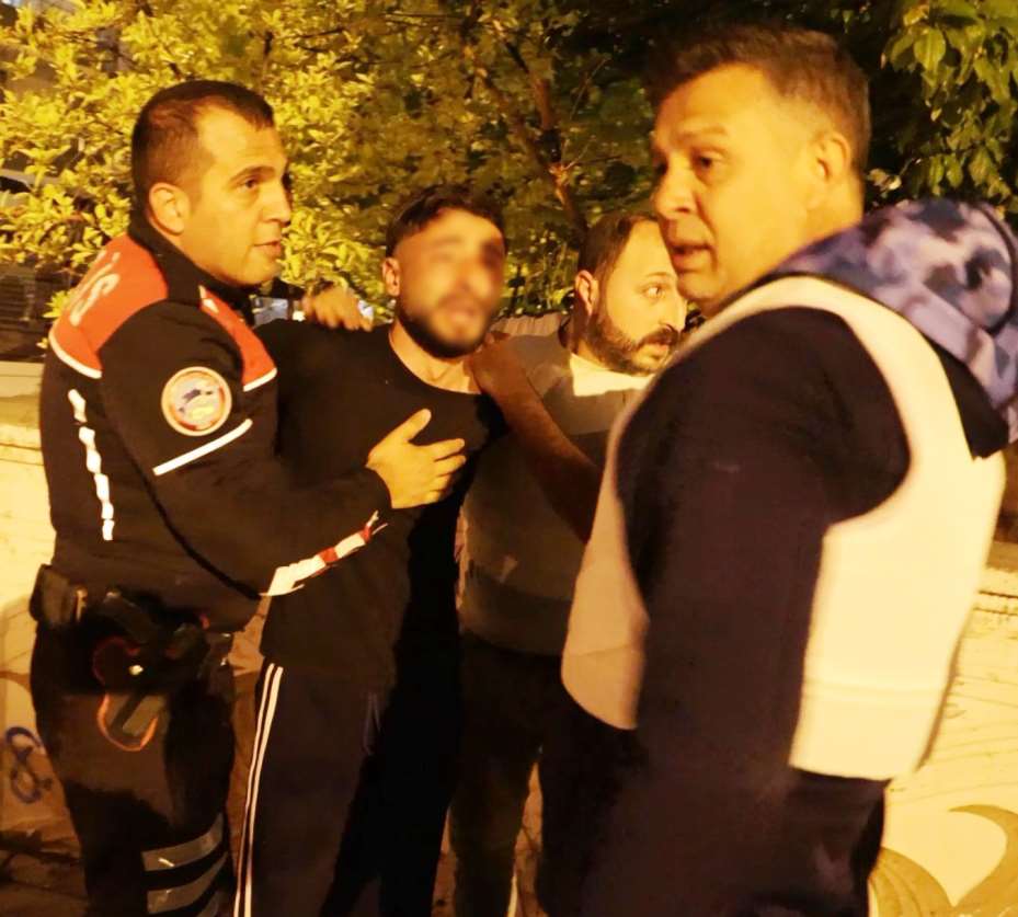 Oyuncak tabancayla polisi alarma geçirdi