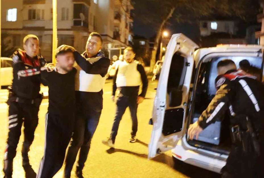 Oyuncak tabancayla polisi alarma geçirdi