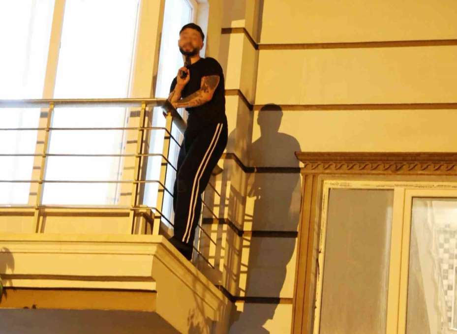 Oyuncak tabancayla polisi alarma geçirdi