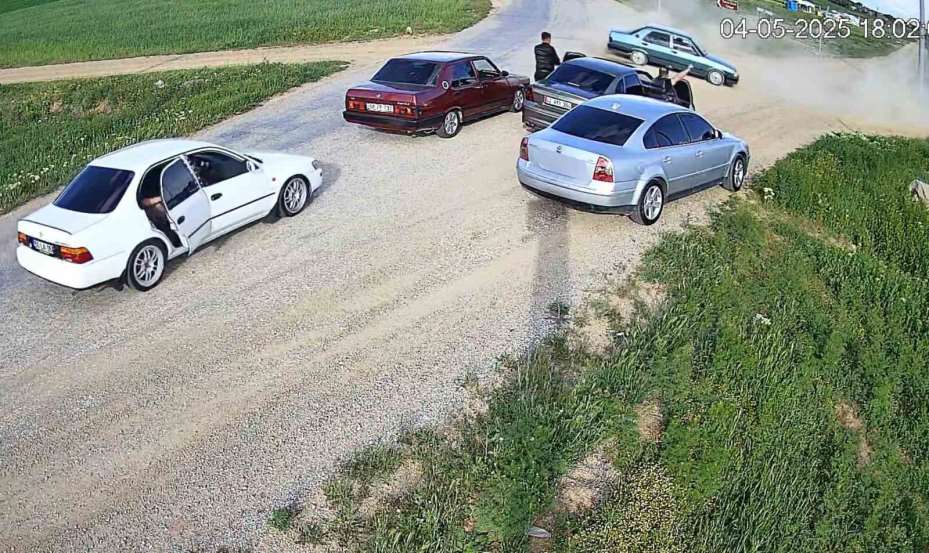 Yolu kapatıp drift attılar, bu da yetmezmiş gibi havaya ateş açtılar