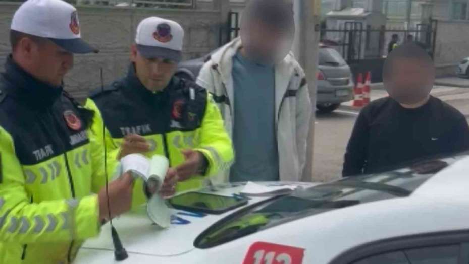 Yolu kapatıp drift attılar, bu da yetmezmiş gibi havaya ateş açtılar