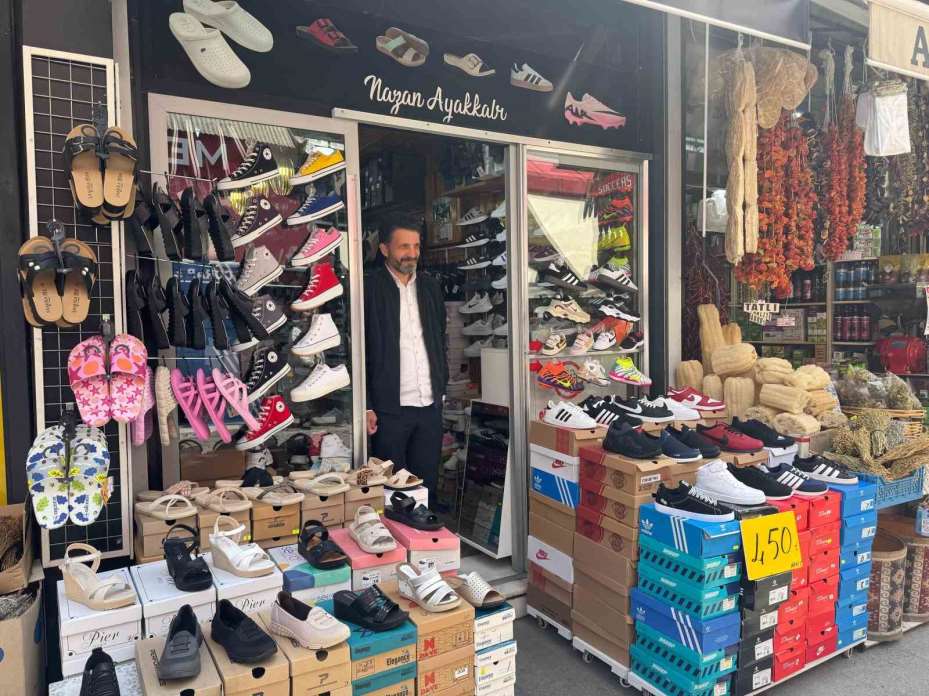 Havaların ısınması ile sandalet ve terlik satışları arttı