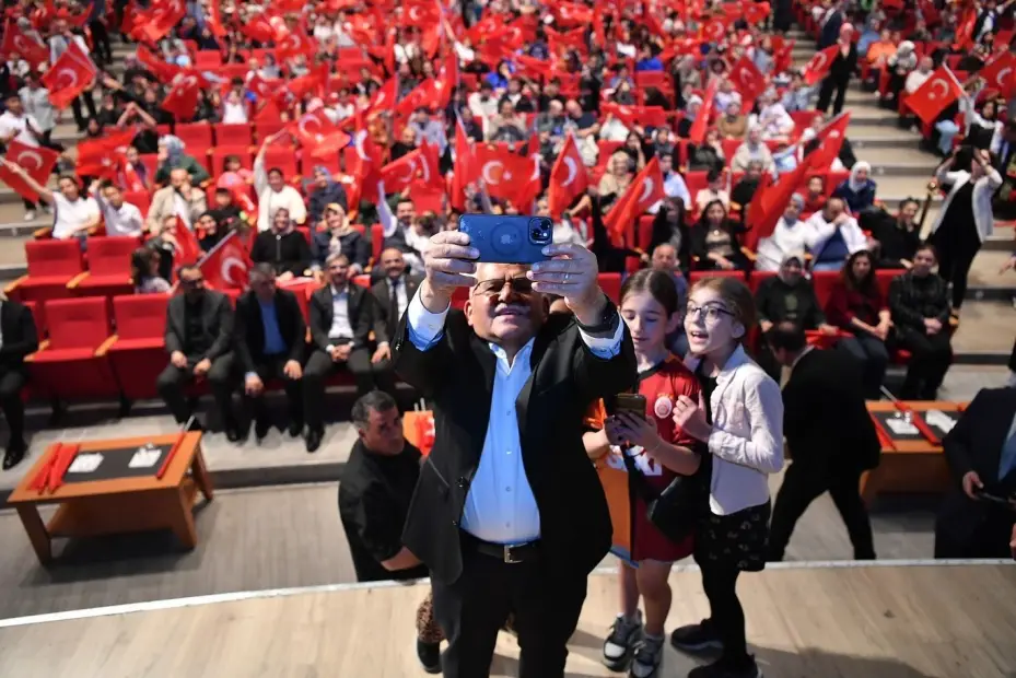 Başkan Büyükkılıç, Genç KAYMEK Yılsonu Programı’nda öğrencileri yalnız bırakmadı