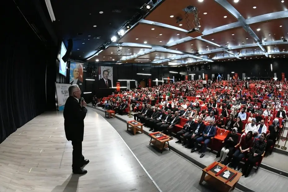 Başkan Büyükkılıç, Genç KAYMEK Yılsonu Programı’nda öğrencileri yalnız bırakmadı