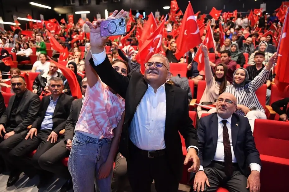 Başkan Büyükkılıç, Genç KAYMEK Yılsonu Programı’nda öğrencileri yalnız bırakmadı