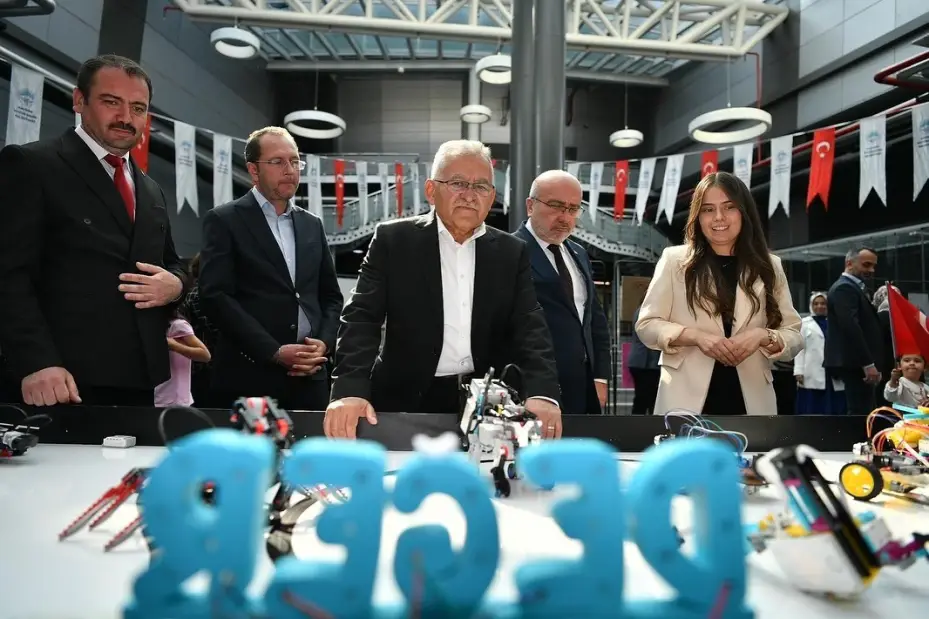 Başkan Büyükkılıç, Genç KAYMEK Yılsonu Programı’nda öğrencileri yalnız bırakmadı