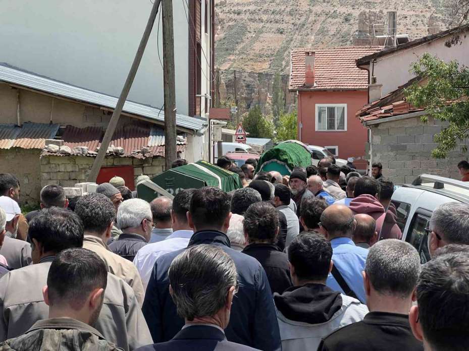 Konya’da ev yangınında hayatını kaybeden yaşlı çifte veda