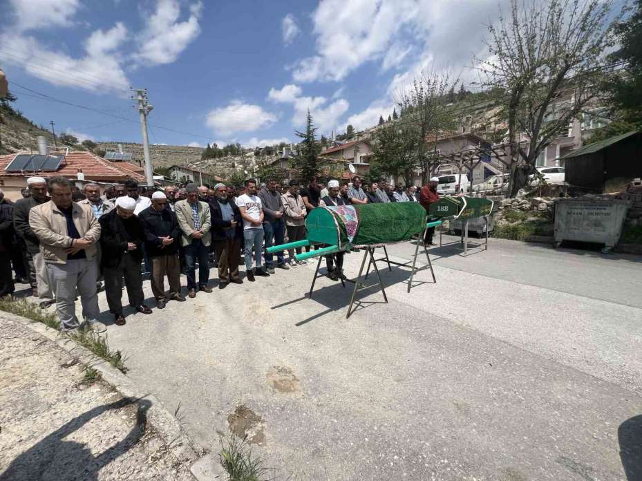 Konya’da ev yangınında hayatını kaybeden yaşlı çifte veda