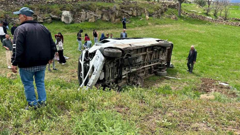Kayseri’de öğrenci servisi devrildi: 15 öğrenci yaralı