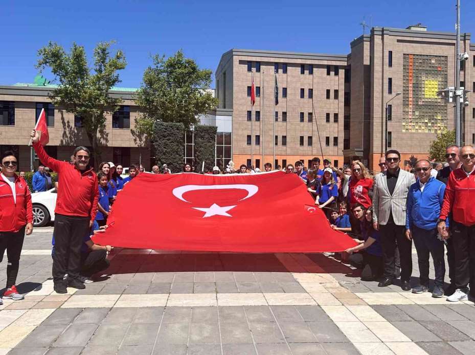 Gençlik Haftası kutlamaları Vilayet Meydanı’nda başladı