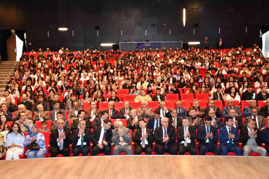 Tomarza Şehit Nazmi Kapucu Anadolu Lisesi il birincisi oldu