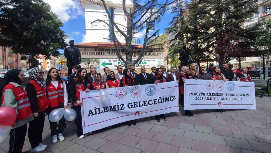 Uluslararası Aile Günü 81 ilde "Aile Yılı Yürüyüşü" ile kutlandı