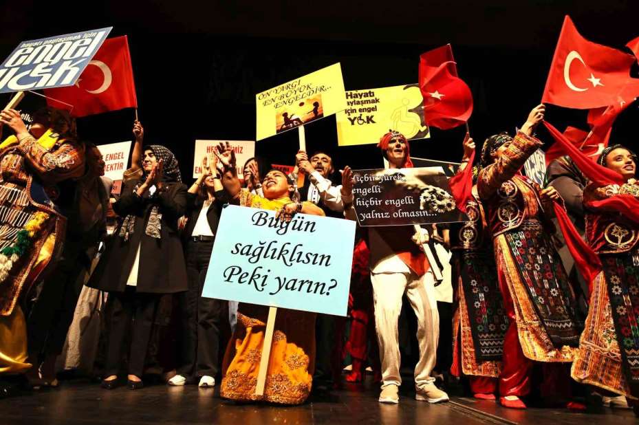 Sivas’ta engeller sahnede aşıldı