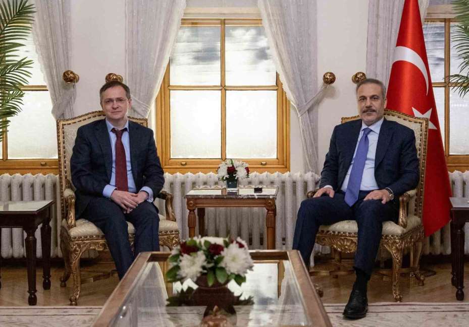 Dışişleri Bakanı Hakan Fidan, Rusya Federasyonu Devlet Başkanı Danışmanı Vladimir Medinski başkanlığındaki Rus heyetiyle bir araya geldi.