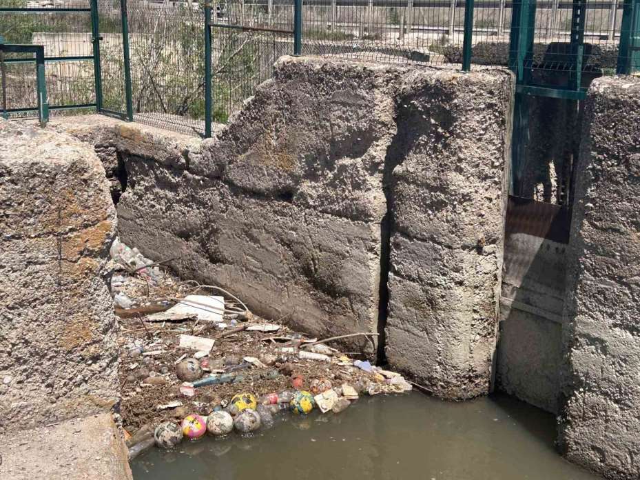Yeşiltepe’deki sulama kanalı güvenlik önlemlerinin yetersizliğiyle dikkat çekiyor