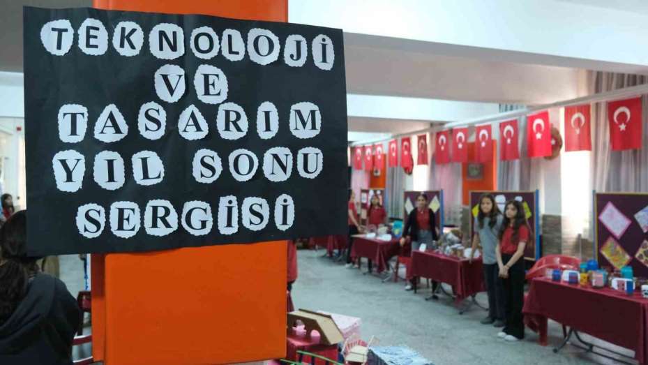Karaman’da ortaokul öğrencilerinden yılsonu sergisi