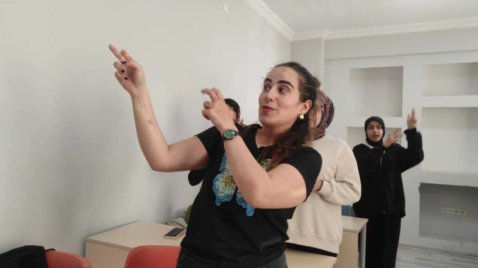 Yozgat’ta işaret dili öğrenerek engelleri kaldırmayı amaçlıyorlar
