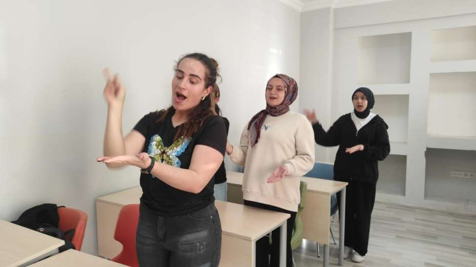 Yozgat’ta işaret dili öğrenerek engelleri kaldırmayı amaçlıyorlar