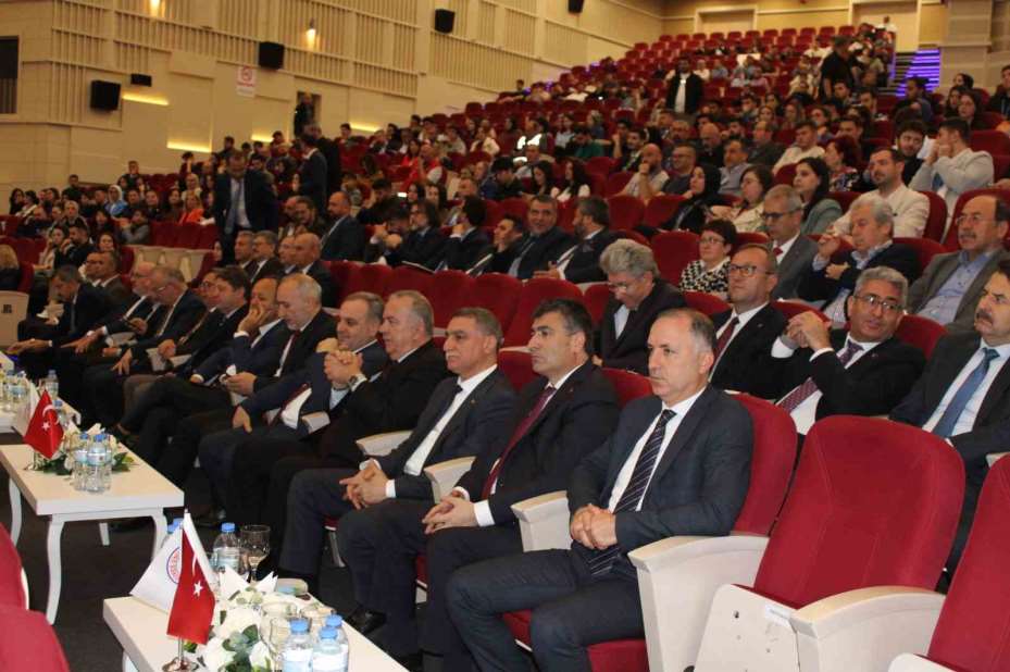 ERÜ Rektörü Prof. Dr. Altun: "Bir üniversitenin Ar-Ge süreçlerinden Ür-Ge süreçlerine geçmesi şehrin ekonomisinin gelişmesine büyük katkı sağlar"