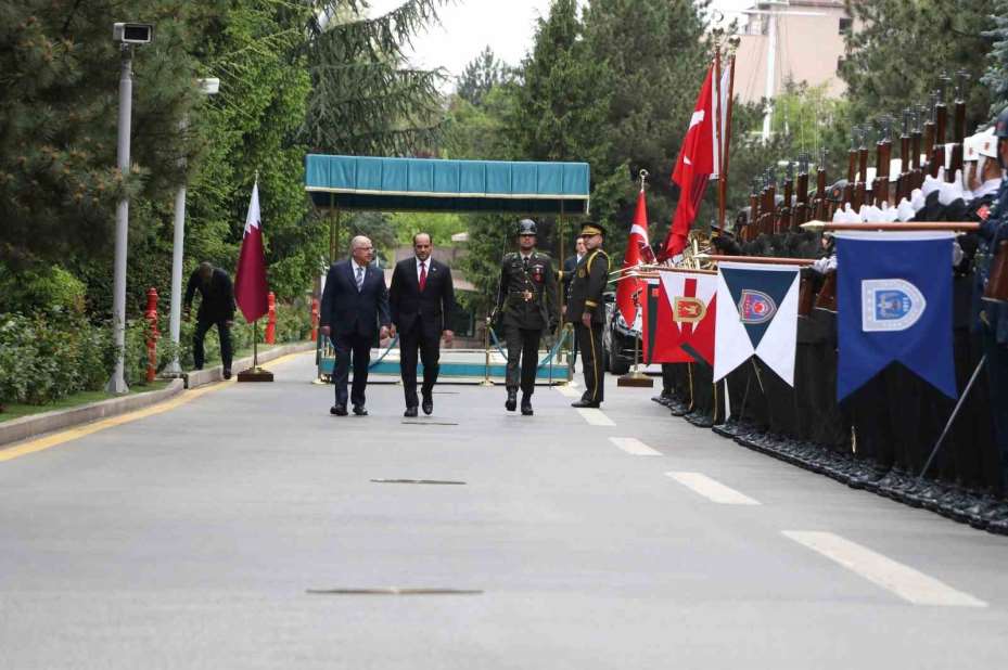 Bakan Güler Katar Savunma İşlerinden Sorumlu Devlet Bakanı Al Sani ile bir araya geldi