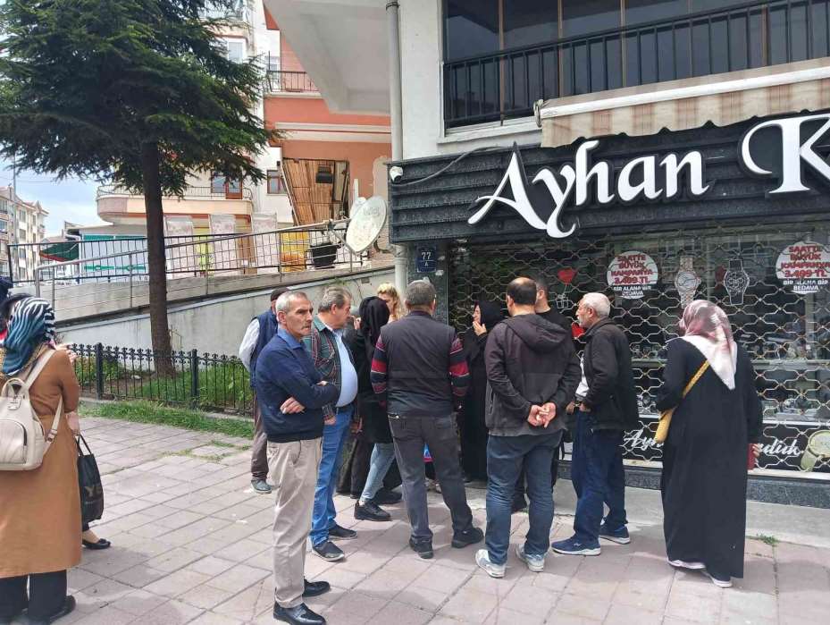 Ankara’da müşterilerini 100 milyon lira dolandıran kuyumcunun kaçtığı iddiası