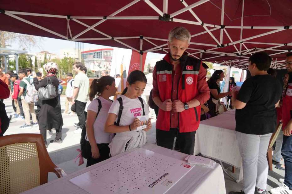 Engelli parkurunda empati yaptılar