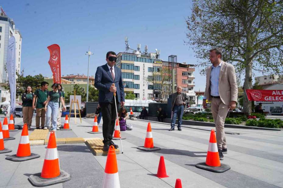 Engelli parkurunda empati yaptılar