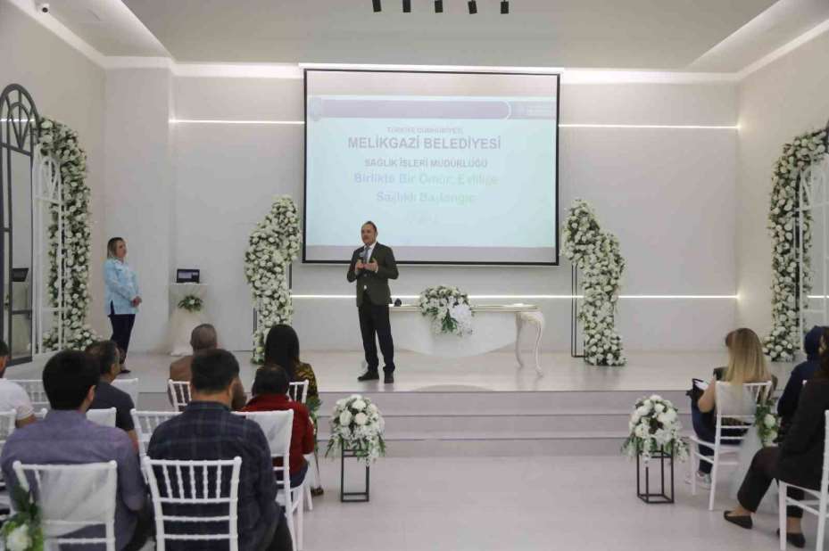 Melikgazi Belediyesi’nden Evlilikte İletişim semineri