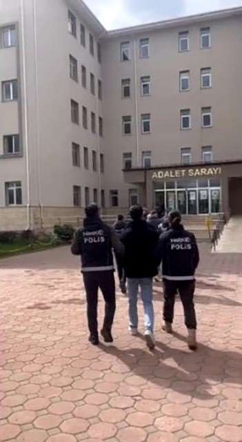 Sivas’ta uyuşturucu ticaretine yönelik yapılan operasyonda 8 kişi tutuklandı