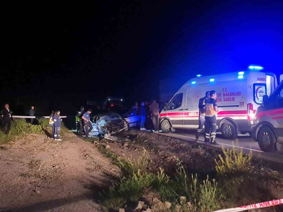 Ankara’da otomobil ile kamyon kafa kafaya çarpıştı: 1 ölü, 4 yaralı