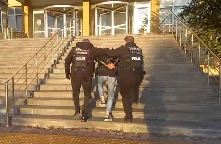 Kayseri’de kıyafete emdirilmiş 1 kilo 400 gram narkotik madde ele geçirildi