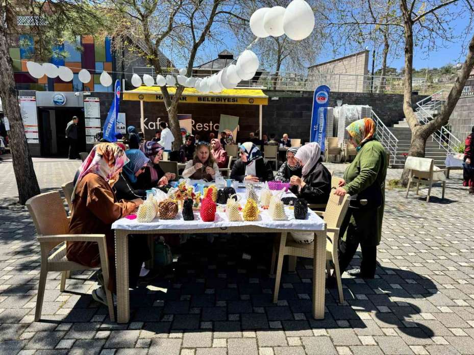 Hacılar’da el emeği göz nuru eserler sergilendi