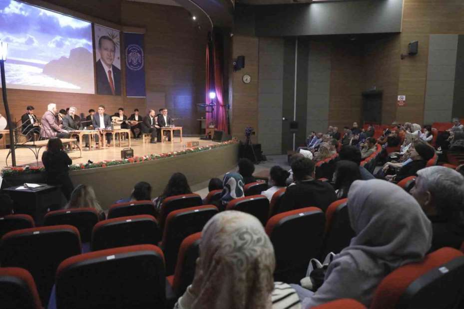 Melikgazi’den anlamlı aile ve kahramanlık şiir dinletisi