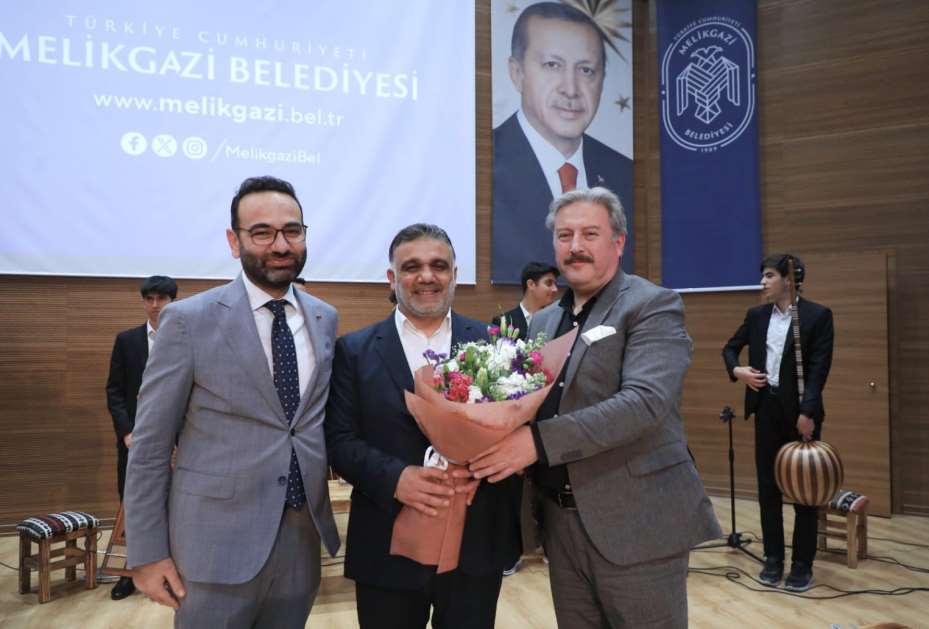 Melikgazi’den anlamlı aile ve kahramanlık şiir dinletisi