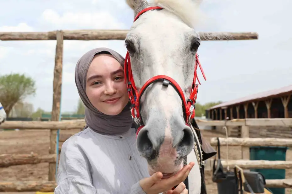 Tarihi dizilerde gördüler, biniciliğe merak saldılar