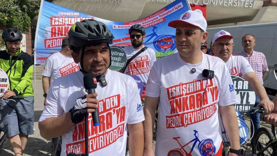 Bisikletleriyle Eskişehir’den Ankara’ya doğru pedal çevirdiler